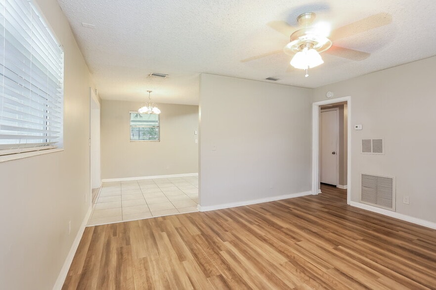 Building Photo - 4733 Samba Dr