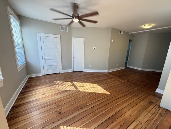 Building Photo - 1 Bedroom 1 Bath Apartment in Wraggsboro -...