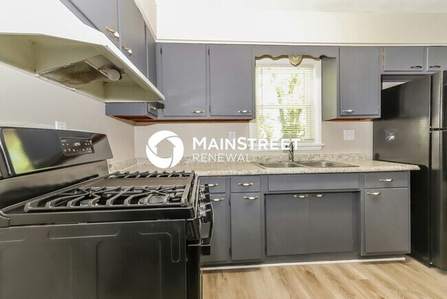 Building Photo - 3 Bedroom Pet-Friendly Home in Louisville, KY with Main Street Renewal