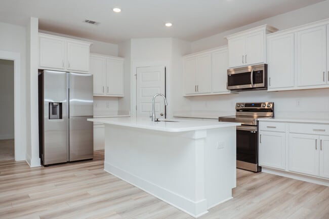 Building Photo - 233 Lyla Ln