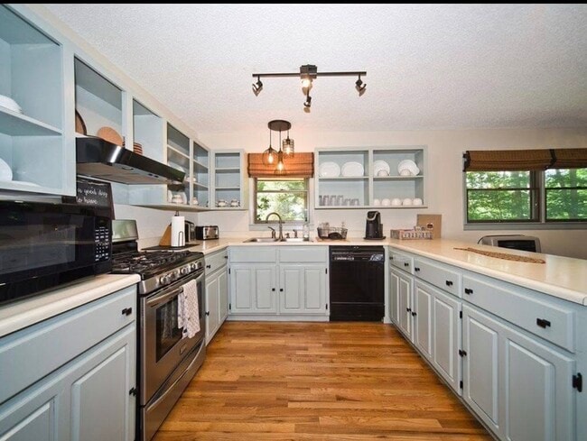 Kitchen - 276 Crooked Creek Ln