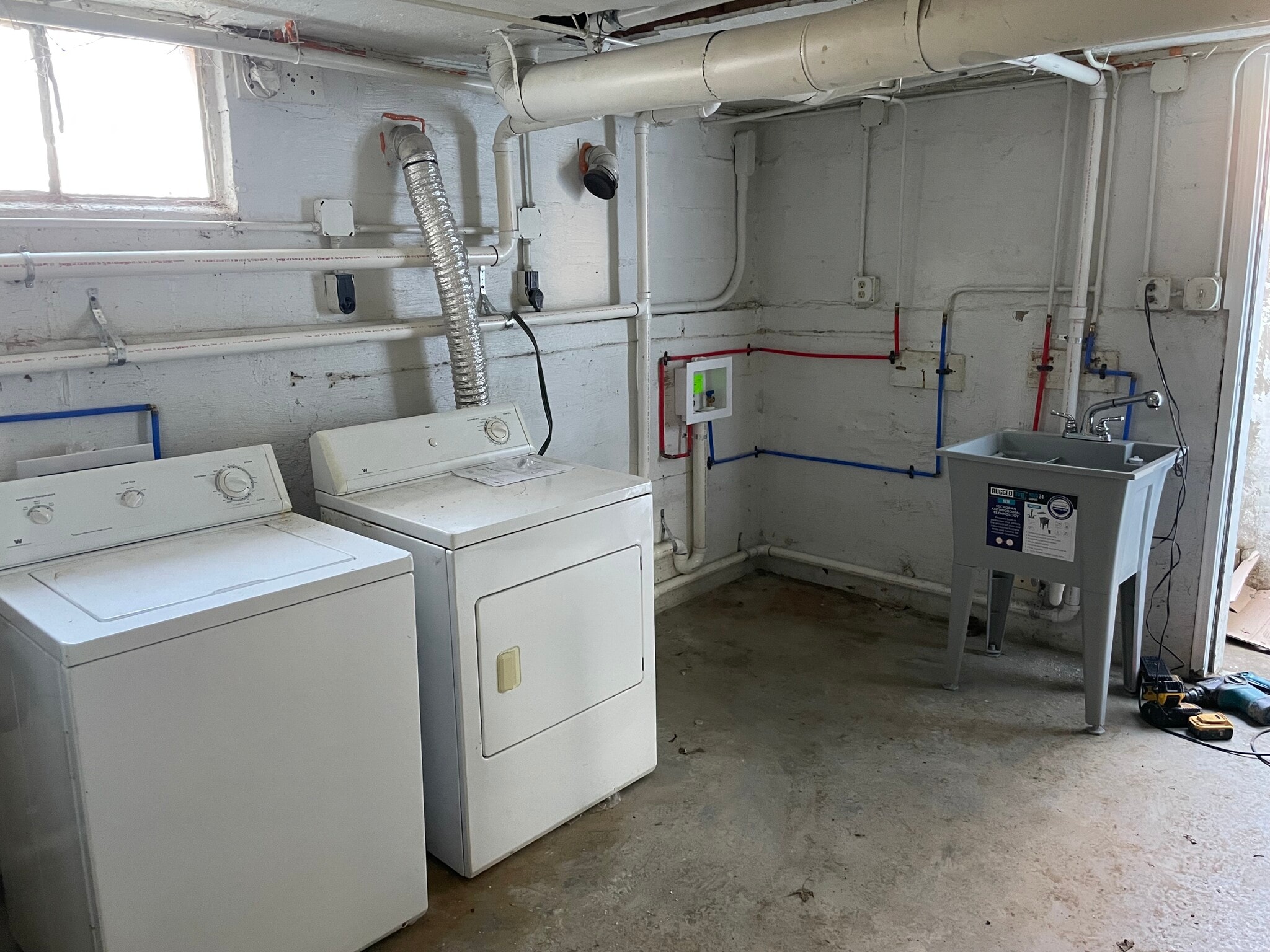 Building Photo - 2913 Abigail Dr