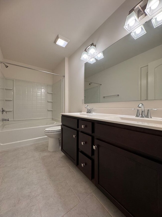 Building Photo - 4BR 2.5Bath Beauty in High Point