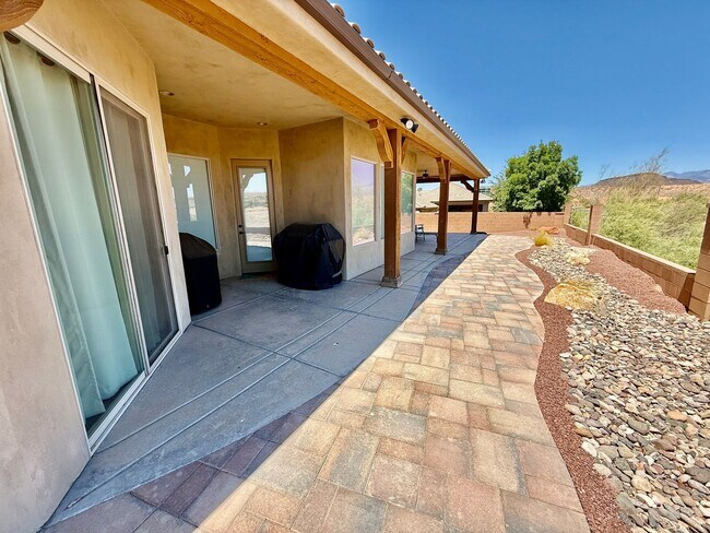 Building Photo - Beautiful Five-Bedroom Home in Tonaquint V...