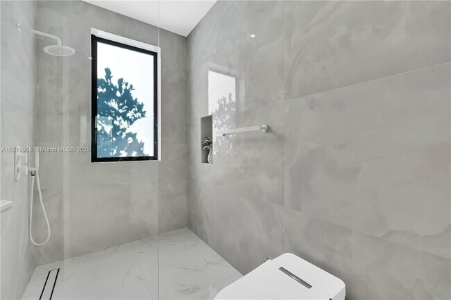 Building Photo - 34 SW 26th Rd