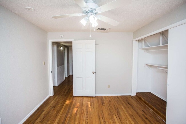 Building Photo - "Spacious 5-Bed Oasis with Granite Elegance & Hardwood Charm in Lubbock!"