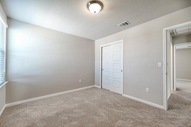 Building Photo - 100 Northern Flicker St