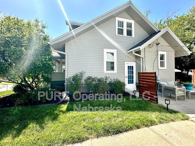 Building Photo - 5724 Rees St
