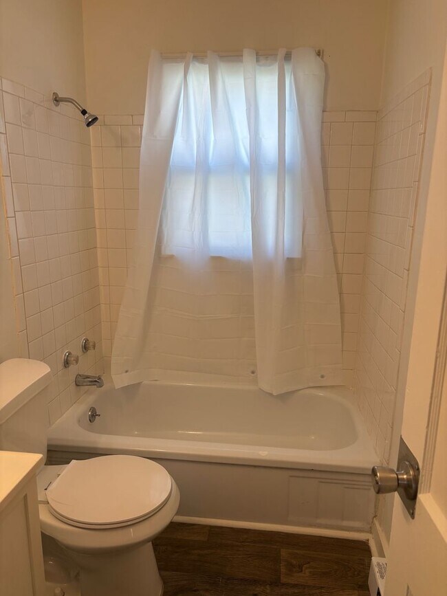 Building Photo - 2 Bed, 1 Bath home located in Greensboro!