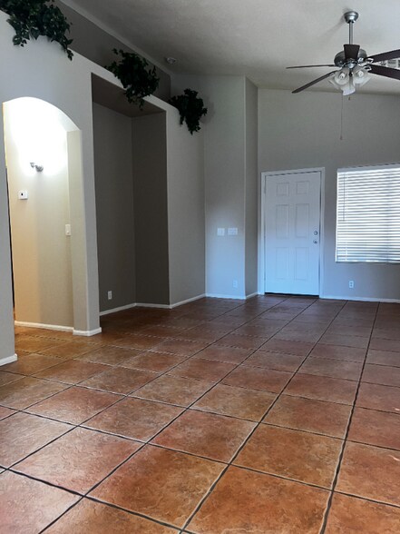Building Photo - 8807 W Shaw Butte Dr