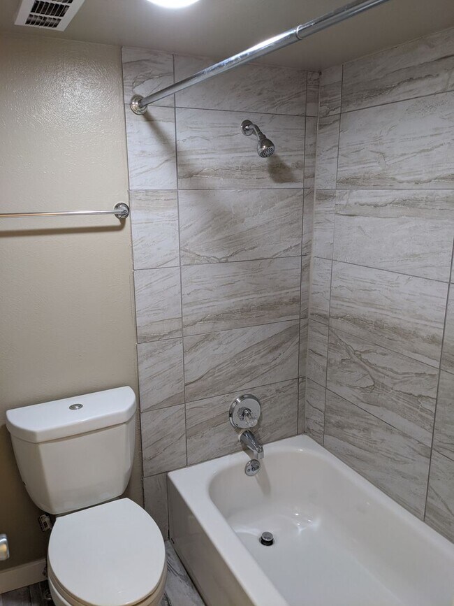 Building Photo - Mountain View 2 Bed 2 Bath 2 Balconies Top Floor Condo-Tons of Amenities