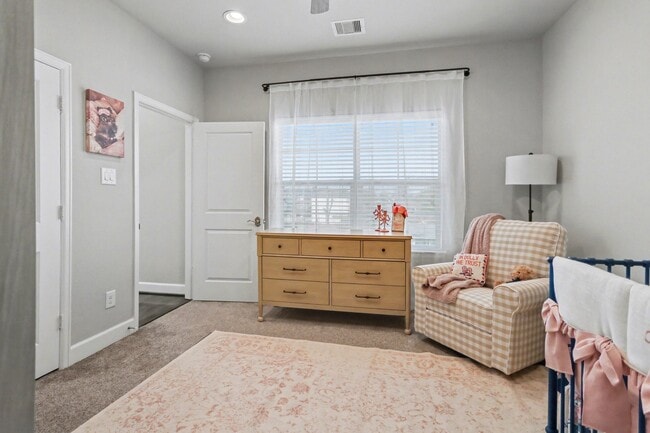 Building Photo - 1538 Dian St