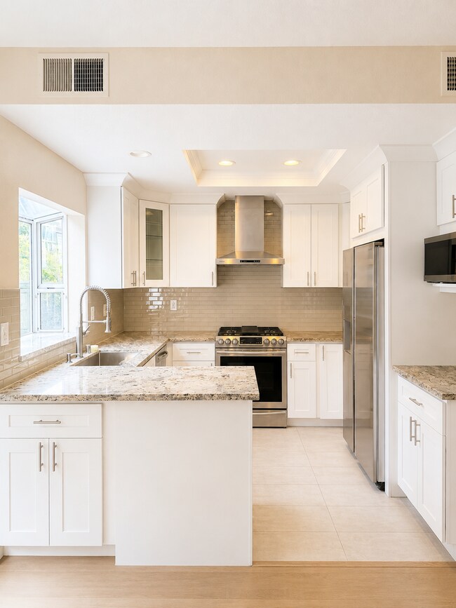 Building Photo - Welcome to this stunning 3 bedroom and 2.5 bathroom in the heart of Fremont, Ca