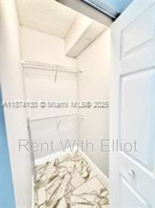 Building Photo - 2015 SE 10th Ave