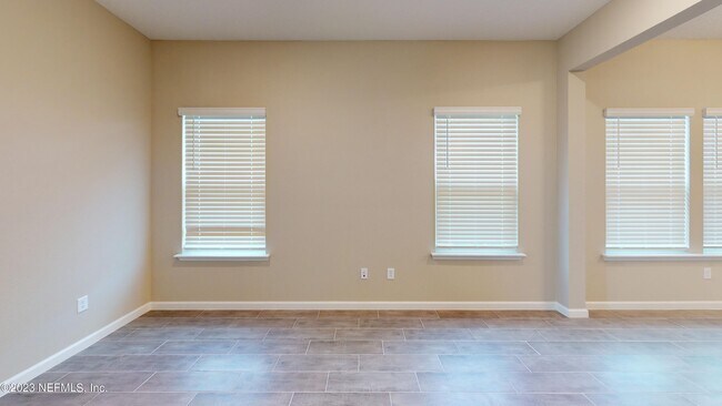 Building Photo - 3965 Cloverdale Ct