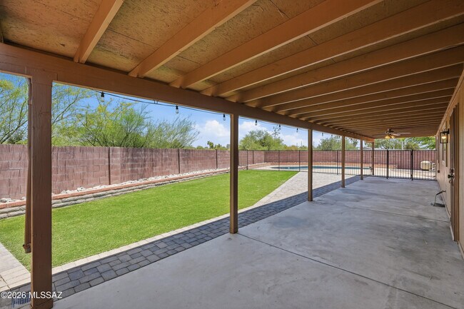 Building Photo - 6491 N Lena Way