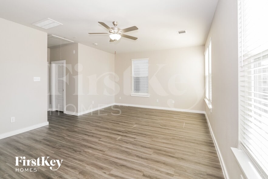 Building Photo - 309 N Centro Cir