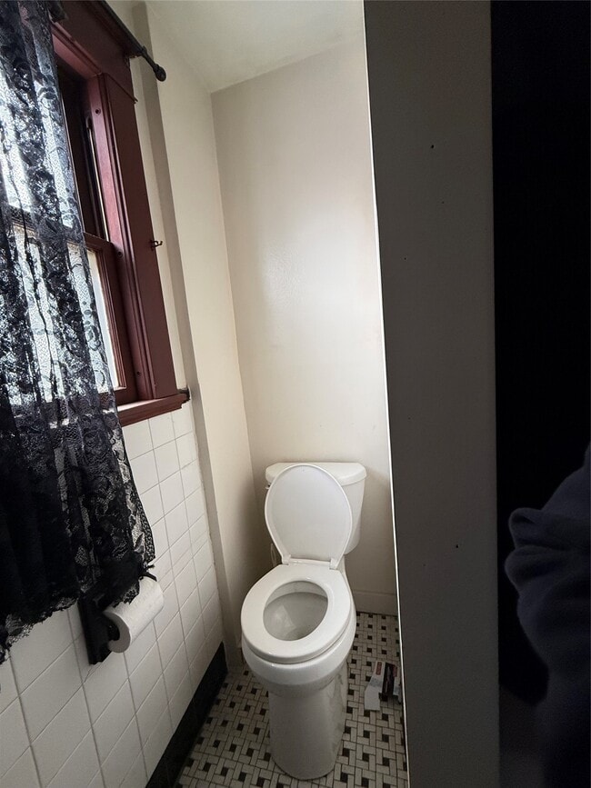 Building Photo - 198 Chapin St