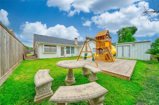 Building Photo - 1323 Oakengates Dr