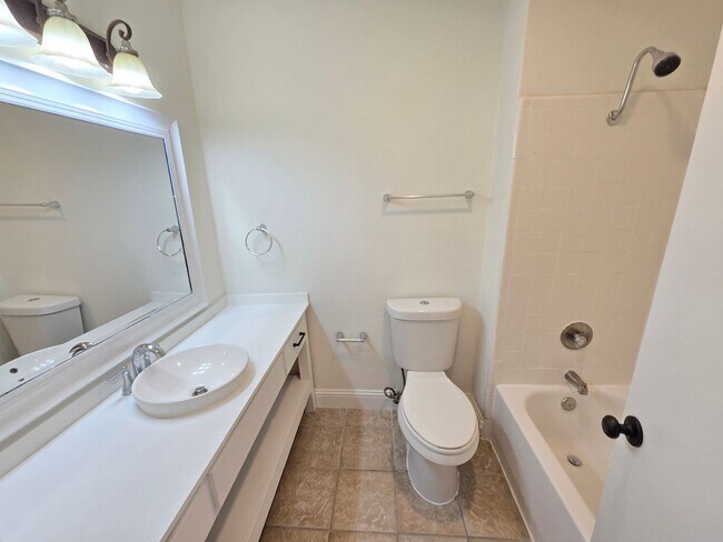 Building Photo - Updated, Energy Efficient 4 Bedroom 2 Bath Home in Golf Course Community