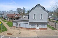 Building Photo - 2 Van Ave