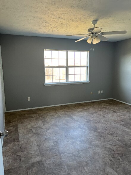 Building Photo - 5329 Knox Dr