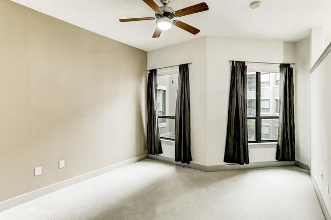 Building Photo - 1901 Post Oak Blvd