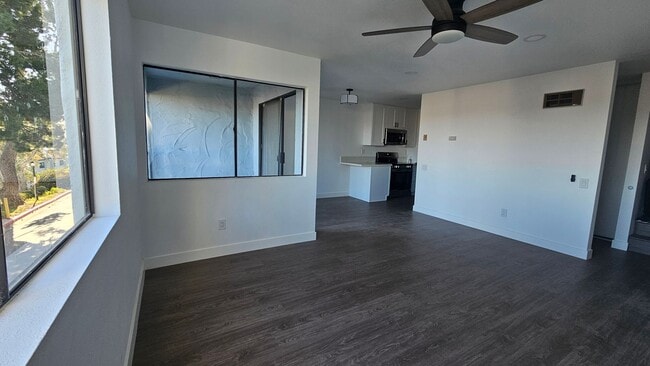 Building Photo - Beautiful 2BD 1.5BA Recently Remodeled Condo in Forest Park Plaza