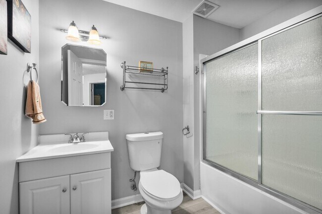 Building Photo - 6331 Claridge Dr S