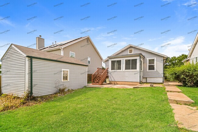 Building Photo - 8706 Eulalie Ave