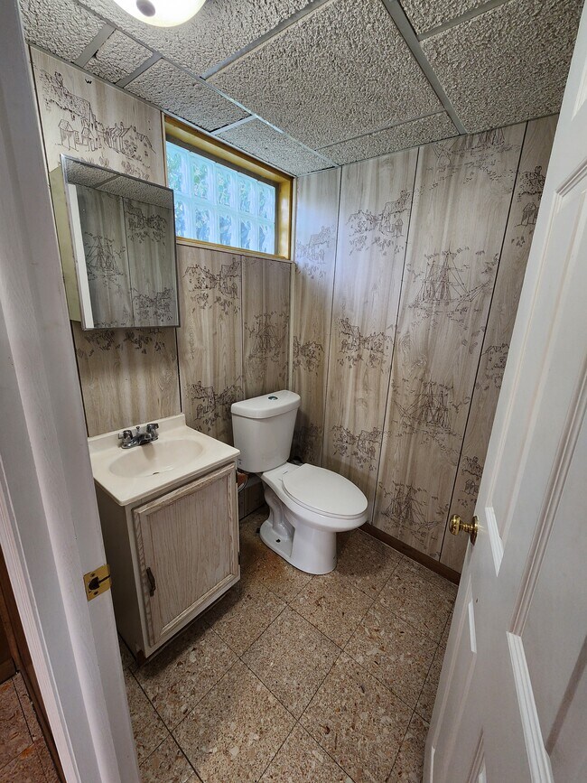 Building Photo - 720 Woodfield Dr
