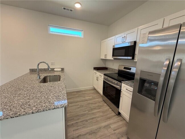 Building Photo - 1051 States Ave