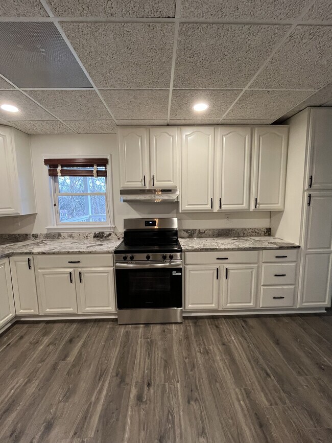 Building Photo - 6620 Little Mill Rd