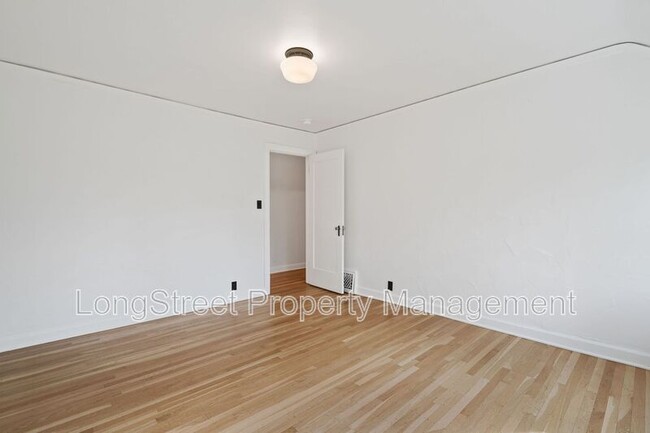 Building Photo - 140 NW MacLeay Blvd