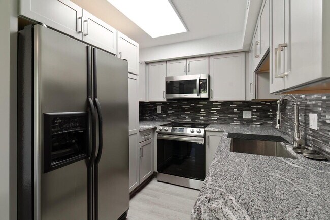 Building Photo - "Coastal Charm Awaits: Stylish 2-Bed Condo in a watefront complex in Fort Walton Beach!"