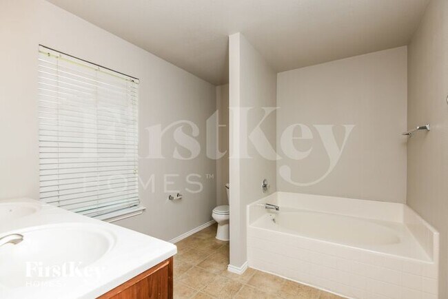 Building Photo - 10840 Devontree Dr
