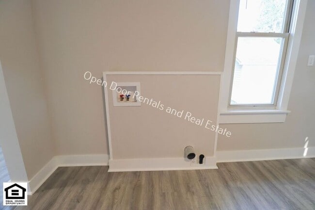 Building Photo - 428 Lincoln Hwy E