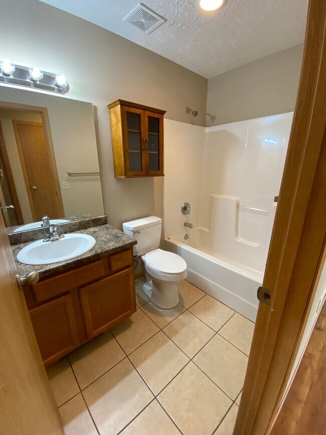 Building Photo - 3 bedroom 2 bath home in Clever, MO!
