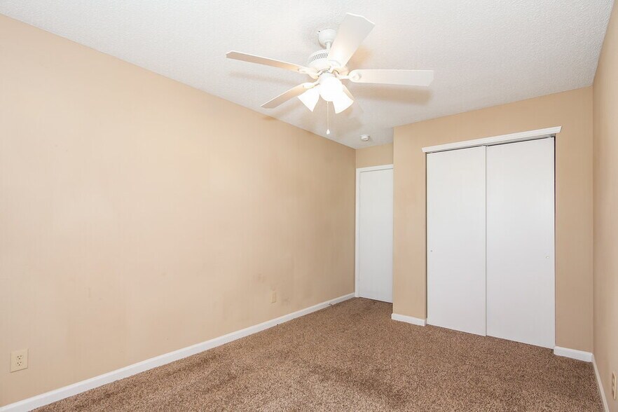 Building Photo - 834 Littleton Dr