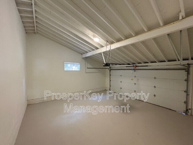 Building Photo - 4013 Toccoa Ave