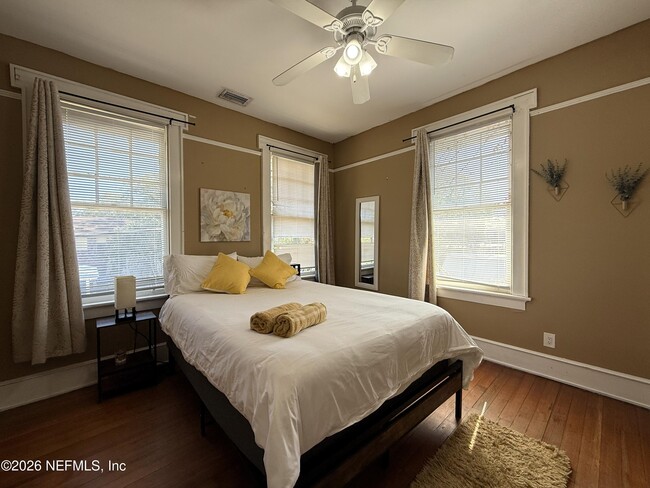 Building Photo - 148 W 6th St