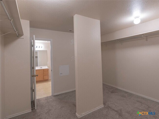 Building Photo - 424 Copper Hill Dr