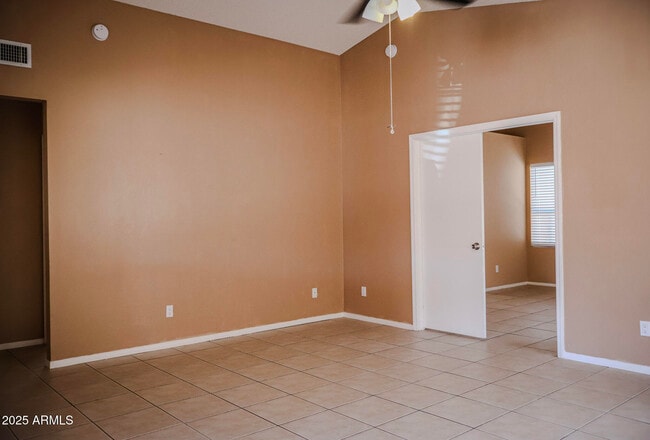 Building Photo - 3052 E Siesta Ln