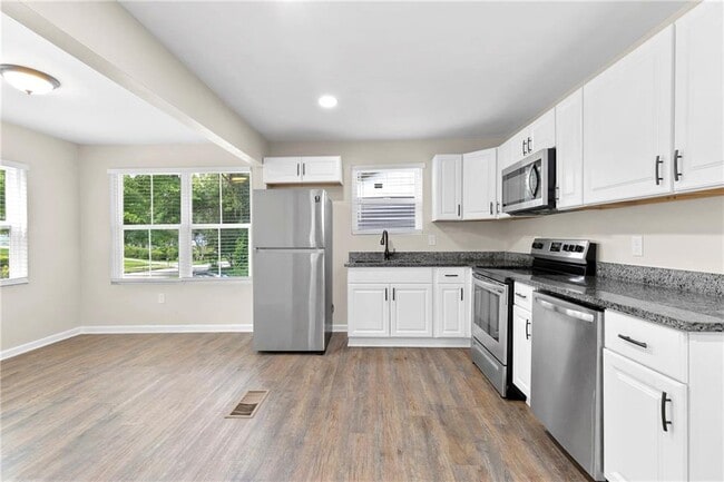Building Photo - 2343 Carver Dr NW