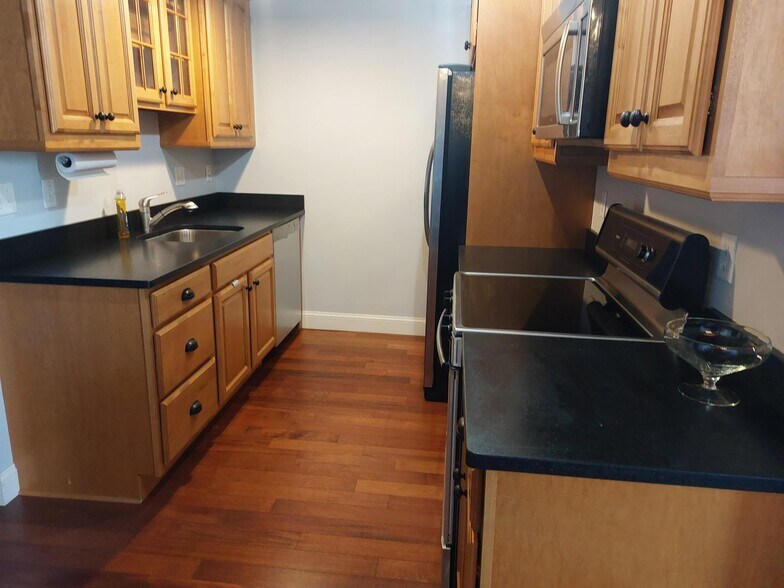 Building Photo - 66 Landing Ln