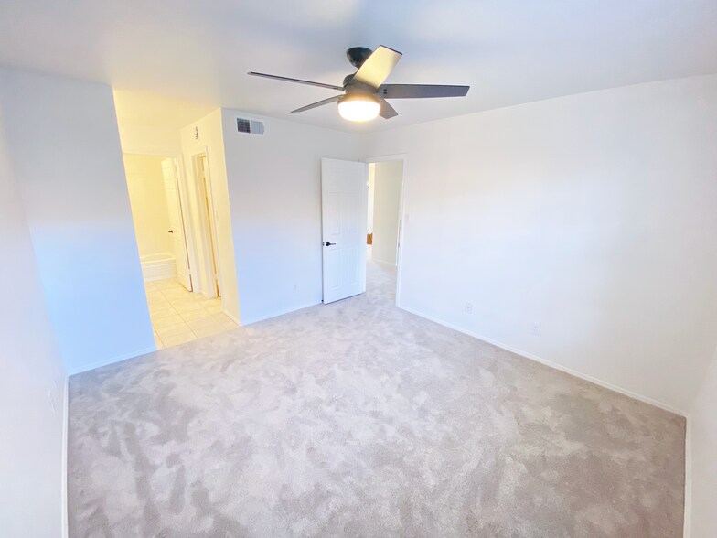 Building Photo - 5950 N 78th St