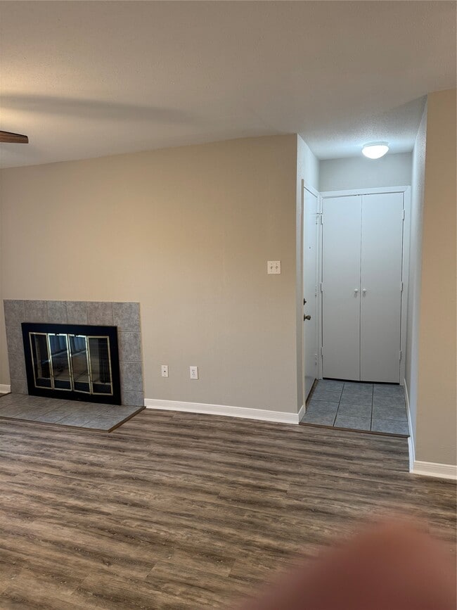 Building Photo - 3300 Pebblebrook Dr