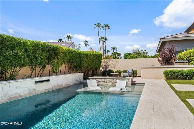 Building Photo - 5543 E Beryl Ave