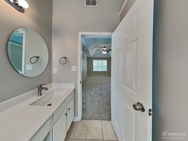 Building Photo - 11335 Fox Hill Dr