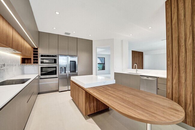 Building Photo - 4100 E Gardenia Ave